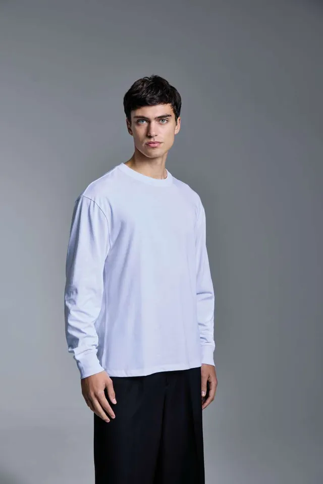 Anthem Headline vastag hosszú ujjú póló (AM016), modellen