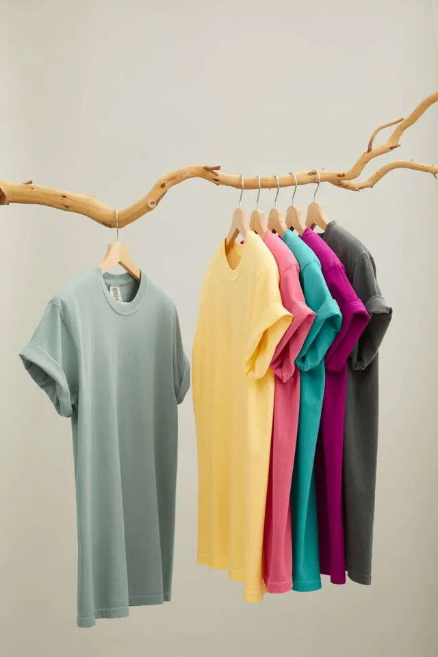 Comfort Colors felnőtt póló (1717), modellen