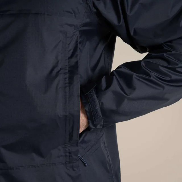 Craghoppers Expert összecsomagolható férfi kabát (CEW011), modellen