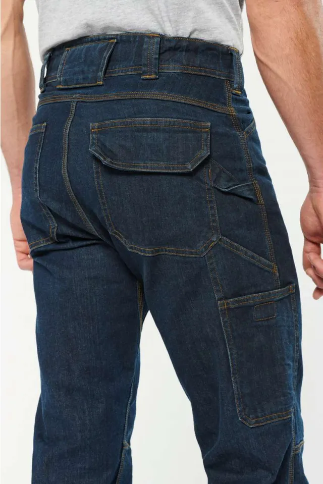 Designed To Work férfi többzsebes denim nadrág (WK705), modellen