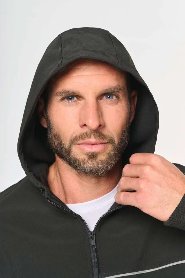 Designed To Work uniszex háromrétegű két színű Bionikus bevonattal ellátott softshell dzseki (WK450), modellen