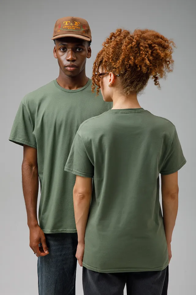 Gildan Light Cotton felnőtt póló (3000), modellen