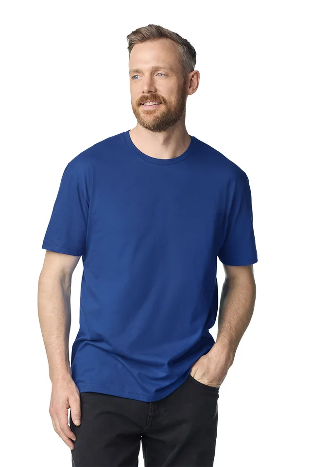 Gildan Softstyle™ felnőtt póló (64000), modellen