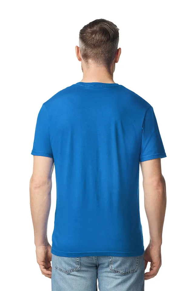 Gildan Softstyle™ felnőtt V-nyakú férfi póló (64V00), modellen