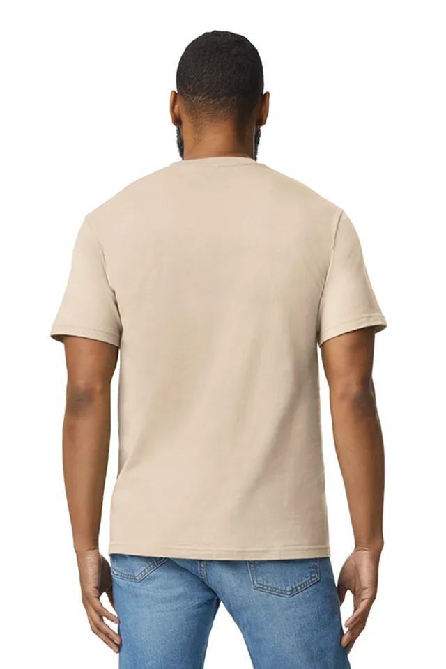 Gildan Softstyle™ Midweight felnőtt címke nélküli enzimmosott póló (65ENLB0), modellen