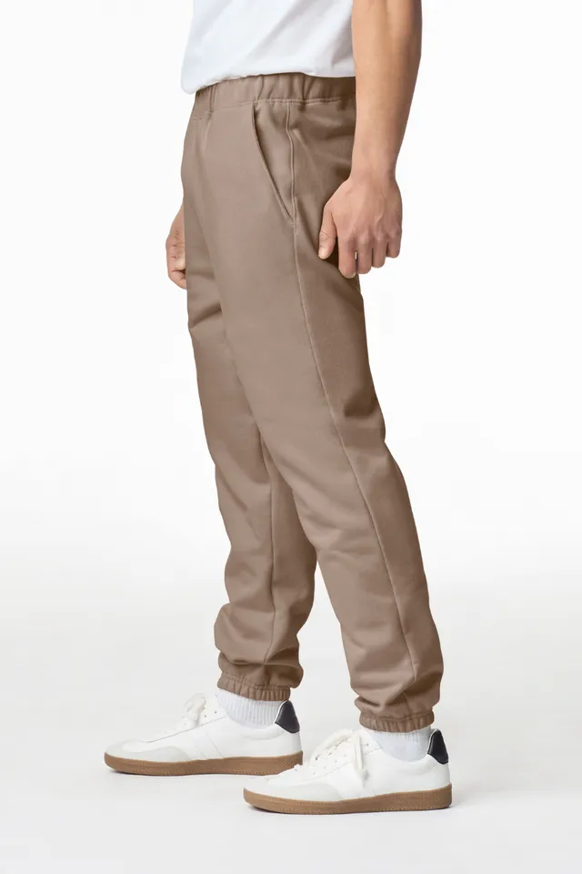 Gildan Softstyle™ Midweight felnőtt zsebes férfi melegítő nadrág (SF100), modellen