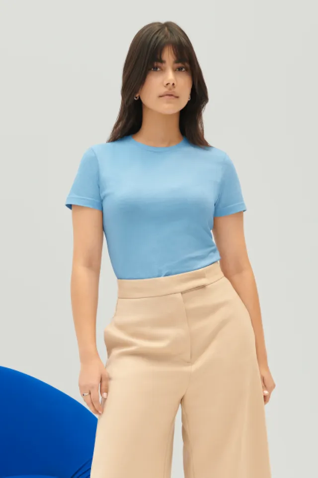 Gildan Softstyle™ női póló (GIL64000-EX), modellen