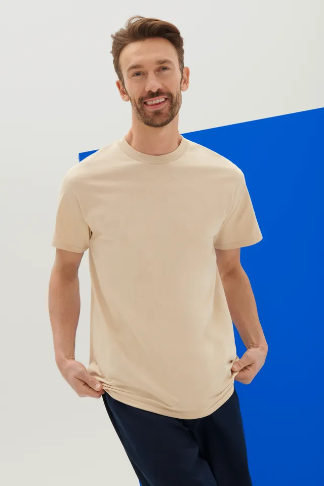 Gildan Ultra Cotton™ felnőtt póló (2000), modellen