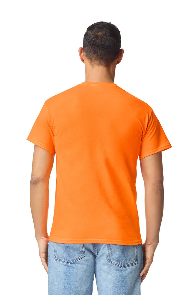 Gildan Ultra Cotton™ felnőtt póló (2000), modellen