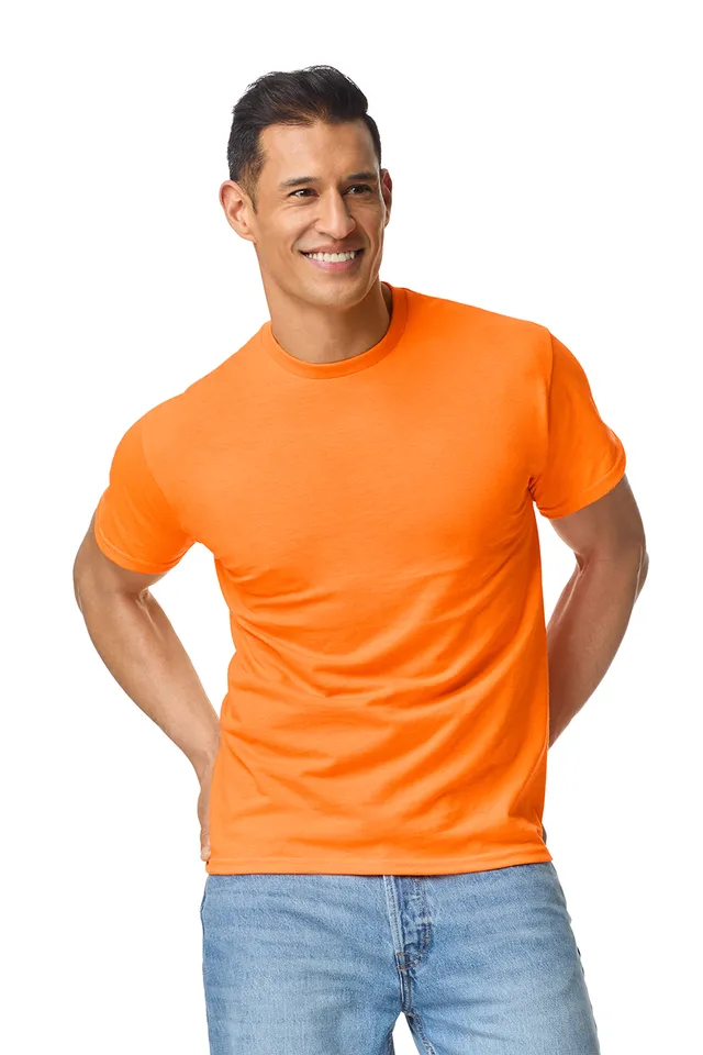 Gildan Ultra Cotton™ felnőtt póló (2000), modellen