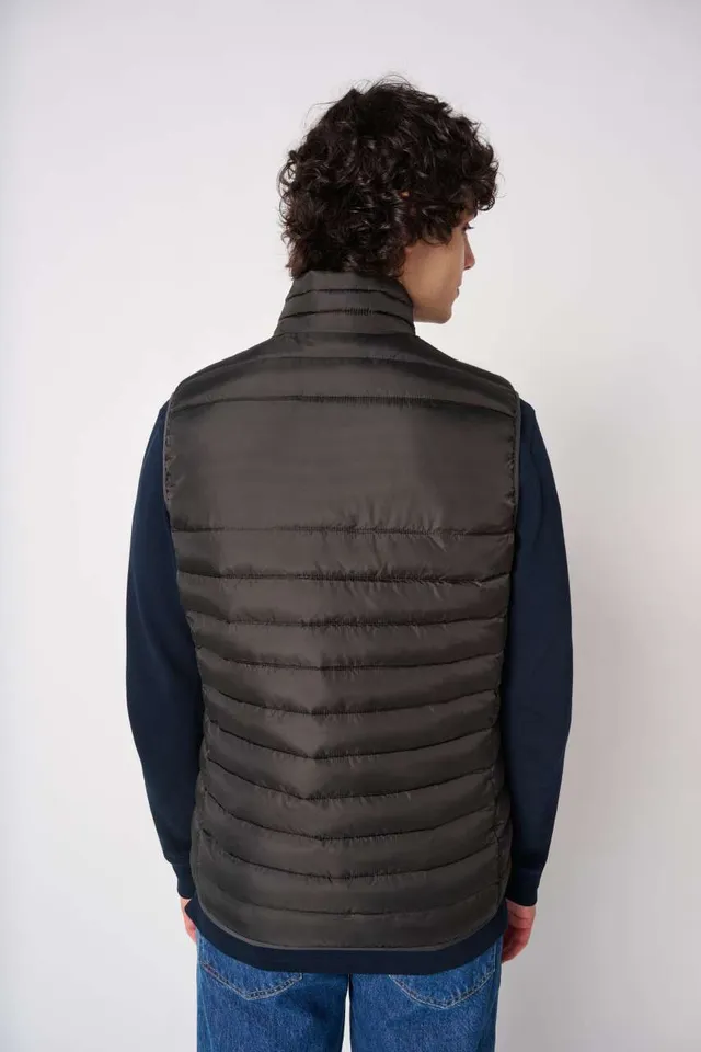 iDeal Basic férfi bélelt mellény (IB6172), modellen