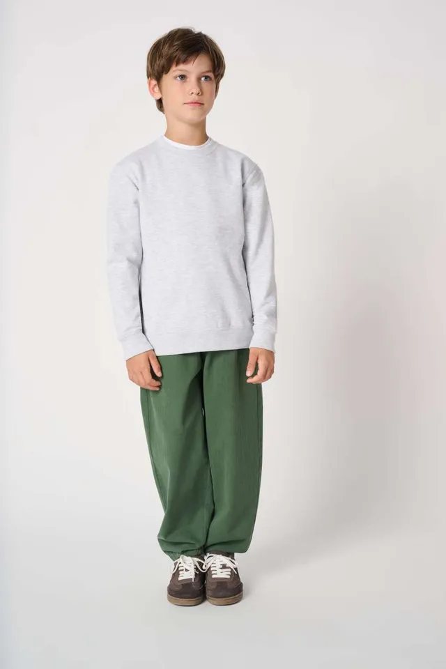 iDeal Basic gyermek alap környakas pulóver (IB401), modellen