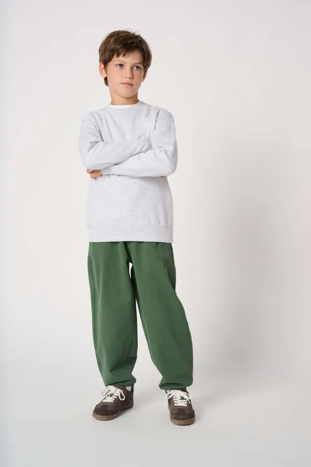 iDeal Basic gyermek alap környakas pulóver (IB401), modellen