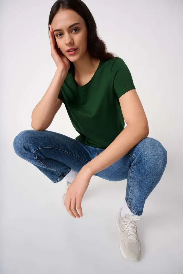 iDeal Basic IDEAL190 női póló (IB321), modellen