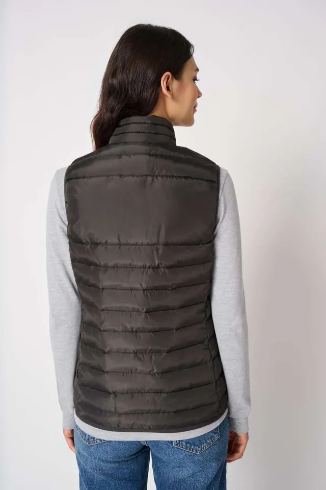 iDeal Basic női bélelt mellény (IB6173), modellen