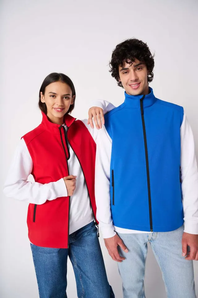 iDeal Basic uniszex alap softshell mellény (IB413), modellen