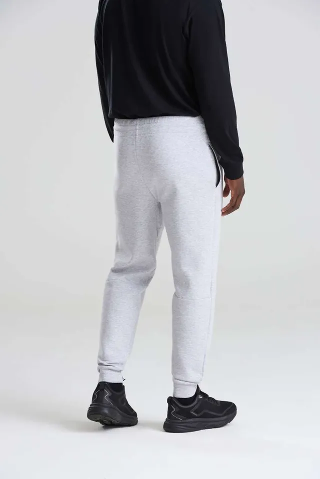 Just Cool adaptív Jogging nadrág (JC307), modellen