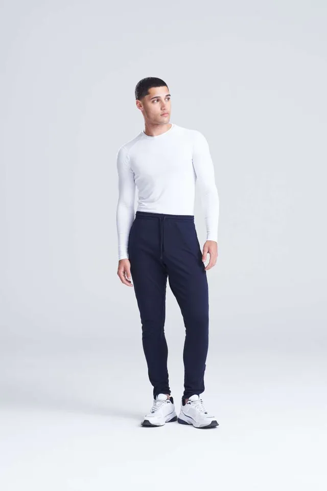Just Cool férfi Cool szűkülű szárú Jogging nadrág (JC082), modellen