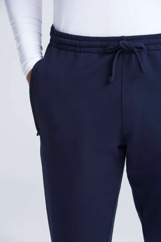 Just Cool férfi Cool szűkülű szárú Jogging nadrág (JC082), modellen