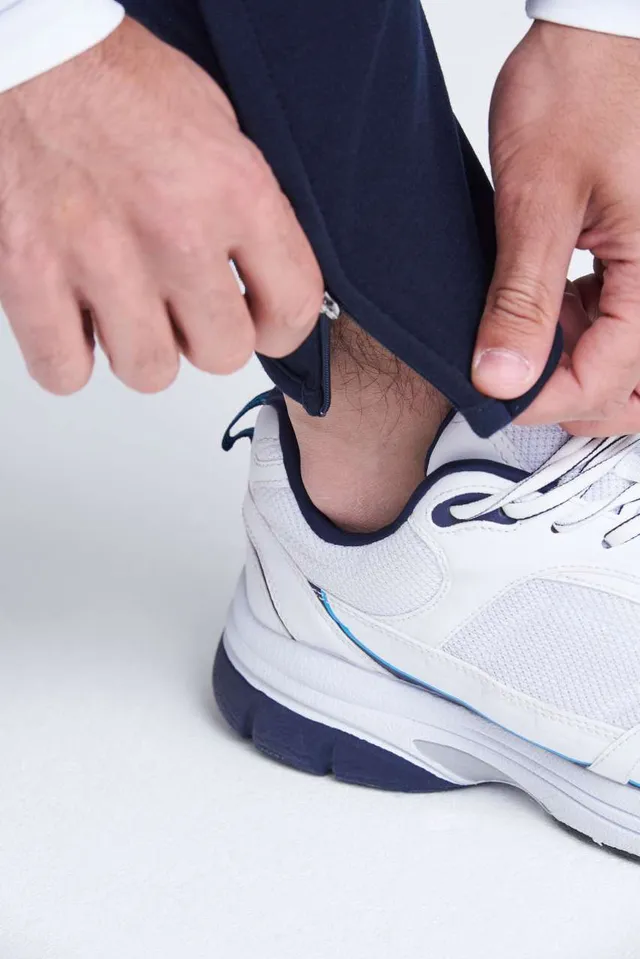 Just Cool férfi Cool szűkülű szárú Jogging nadrág (JC082), modellen
