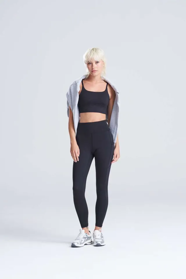 Just Cool női újrahasznosított technikai leggings (JC287), modellen