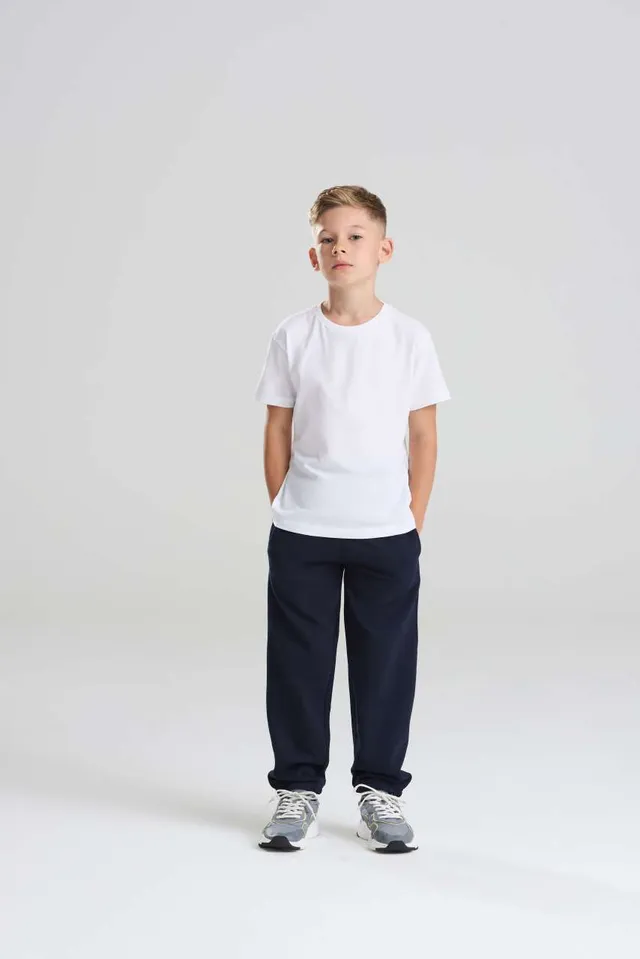 Just Hoods gyermek passzés melegítő nadrág (JH072J), modellen