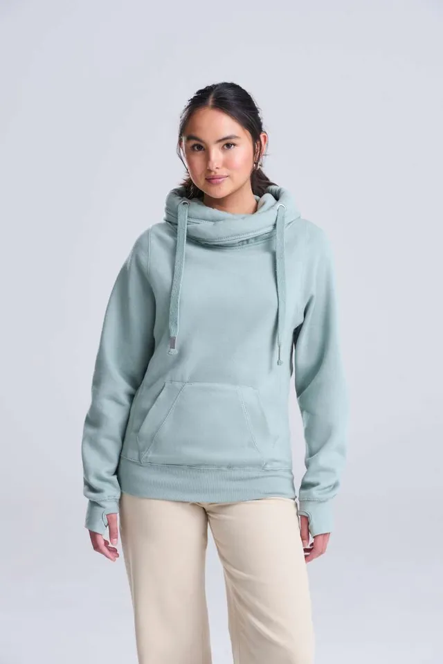 Just Hoods keresztezett nyakú kapucnis pulóver (JH021), modellen