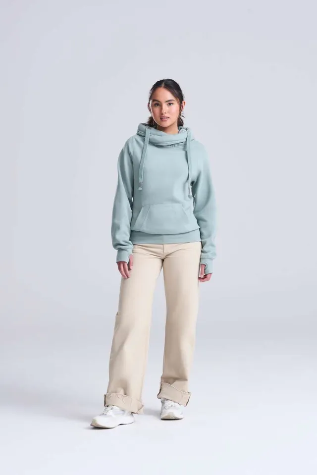 Just Hoods keresztezett nyakú kapucnis pulóver (JH021), modellen