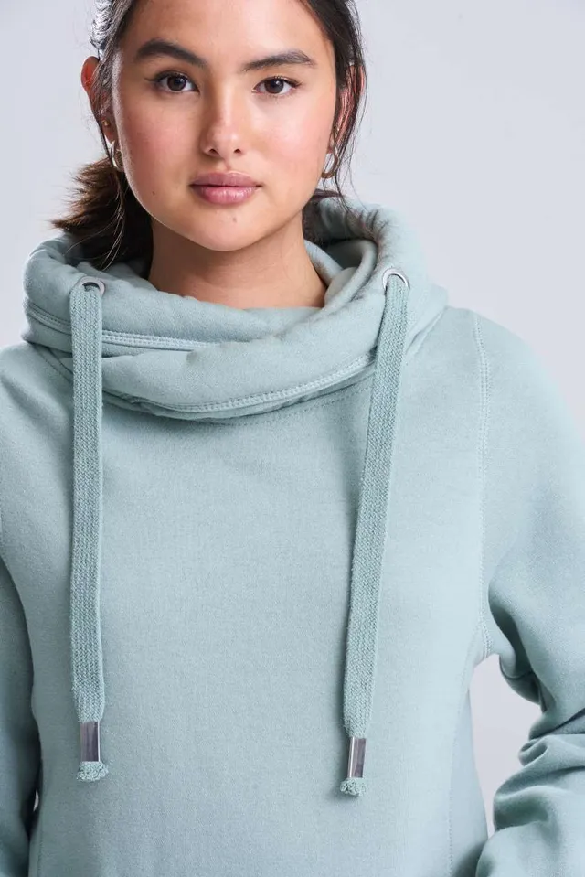 Just Hoods keresztezett nyakú kapucnis pulóver (JH021), modellen