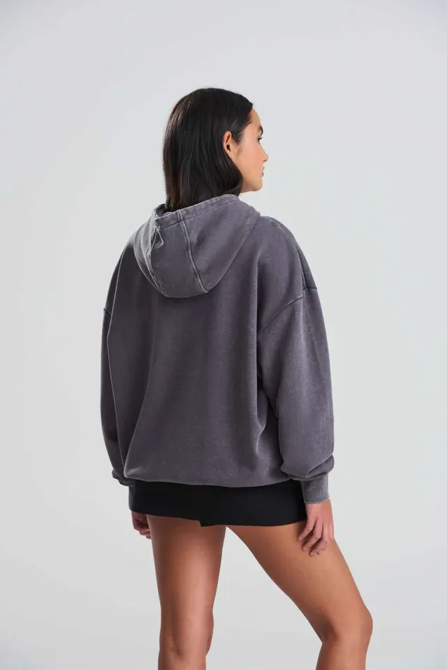 Just Hoods Vintage mosott hatású kapucnis pulóver (JH180), modellen