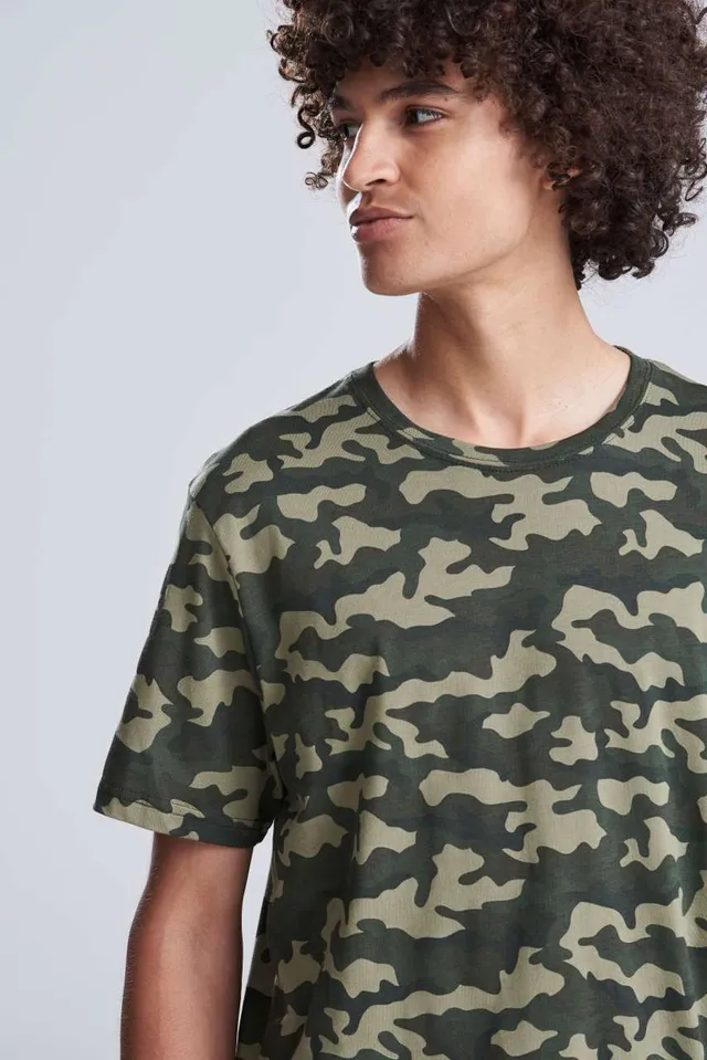 Just Ts Camo póló (JT034), modellen