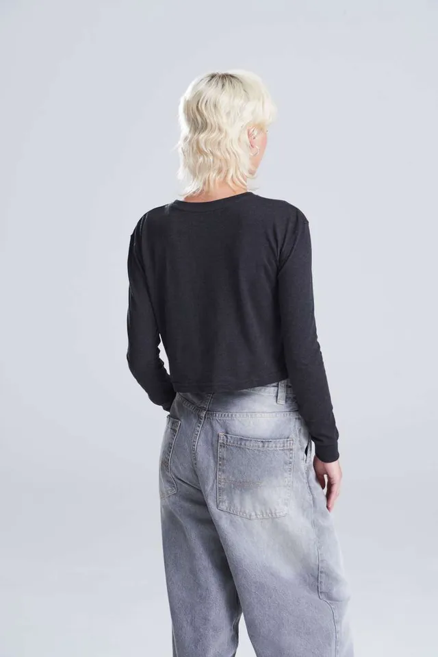 Just Ts női hosszú ujjú rövid fazonú felső (JT016), modellen
