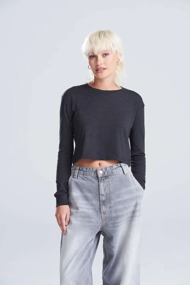 Just Ts női hosszú ujjú rövid fazonú felső (JT016), modellen