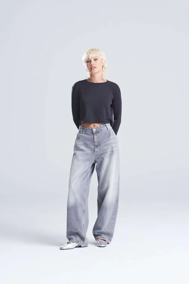 Just Ts női hosszú ujjú rövid fazonú felső (JT016), modellen