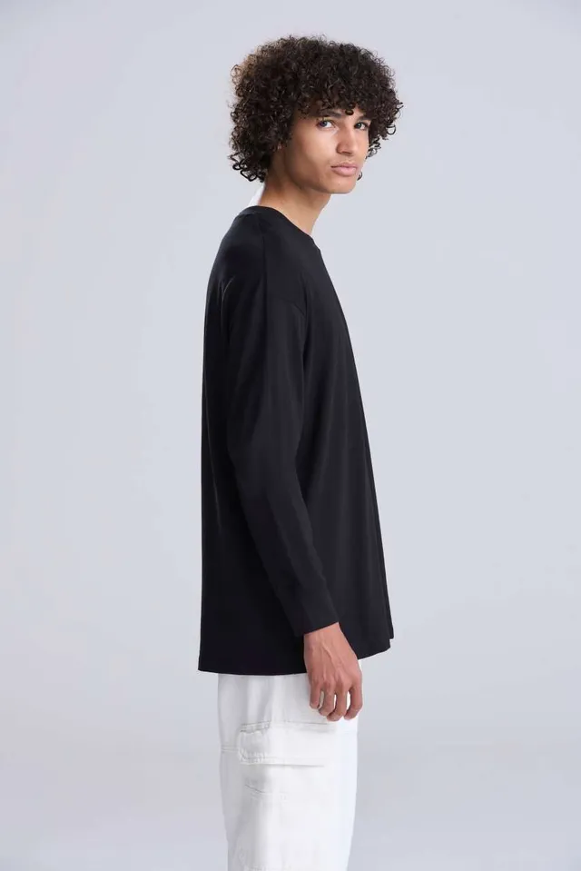 Just Ts Oversize 100 hosszú ujjú póló (JT019), modellen