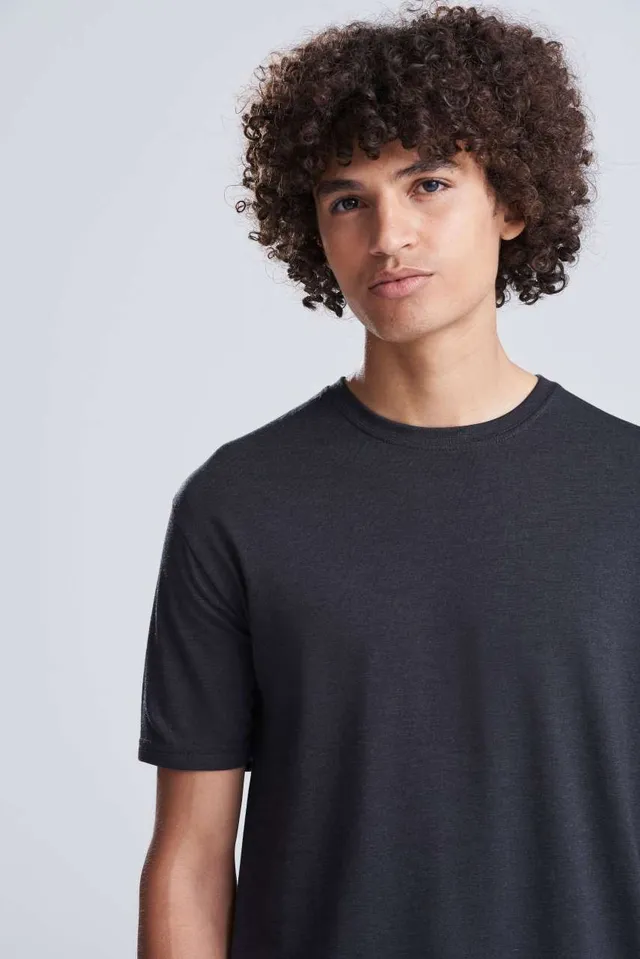 Just Ts Tri-Blend férfi póló (JT001), modellen