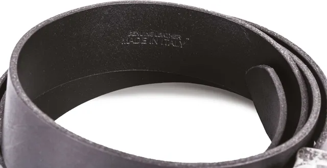 K-UP vágott szélű bőröv - 35 mm széles (KP812), modellen