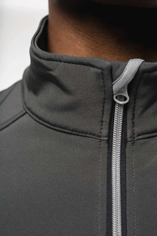 Kariban 2 rétegű softshell mellény (K423), modellen