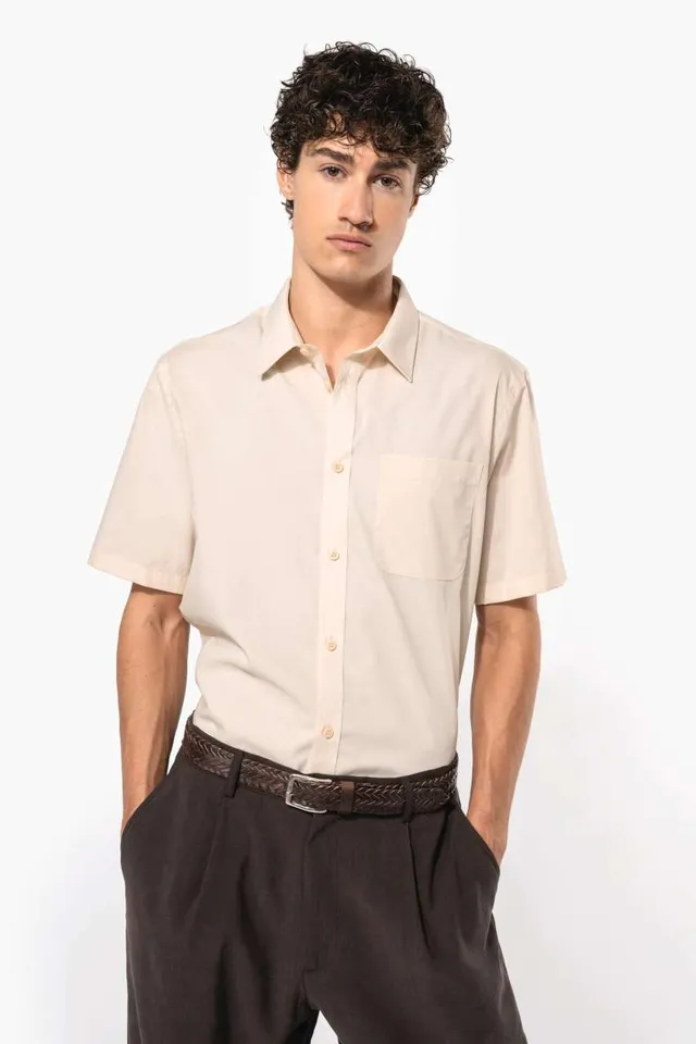 Kariban Ace - férfi rövid ujjú könnyen kezelhető Polycotton poplin ing (K551), modellen