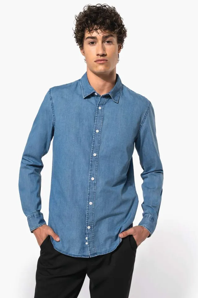 Kariban férfi Chambray ing (K512), modellen