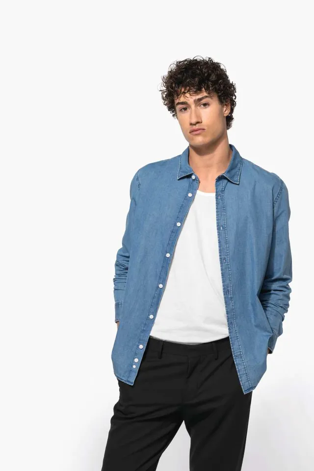 Kariban férfi Chambray ing (K512), modellen
