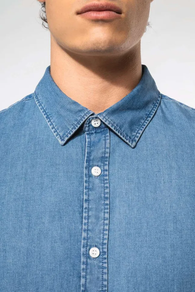 Kariban férfi Chambray ing (K512), modellen