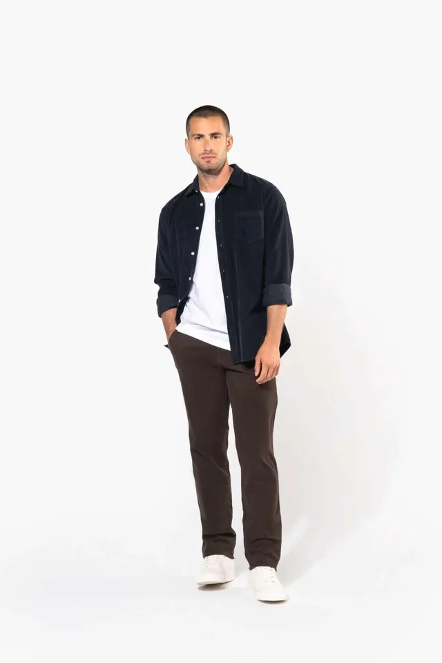 Kariban férfi chino nadrág (K740), modellen