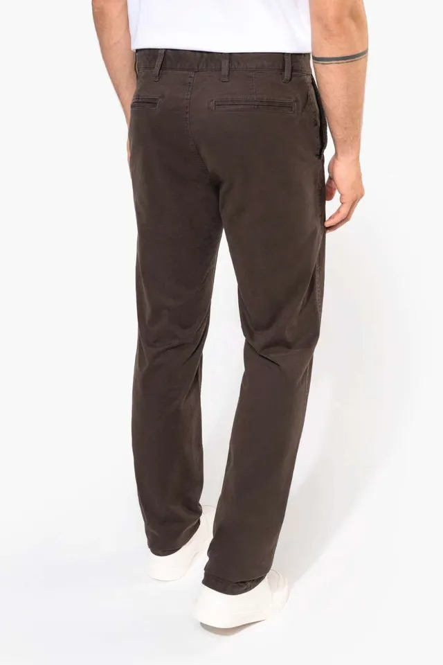 Kariban férfi chino nadrág (K740), modellen