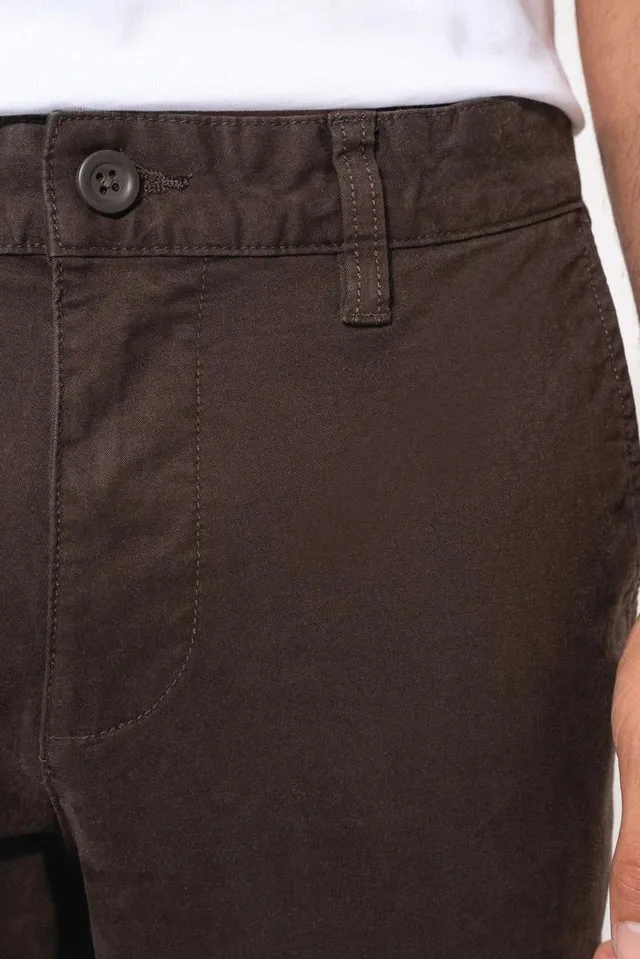 Kariban férfi chino nadrág (K740), modellen