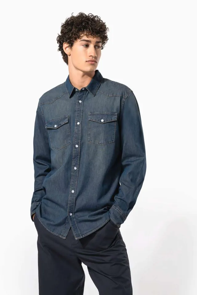 Kariban férfi hosszú ujjú farmer ing (K519), modellen