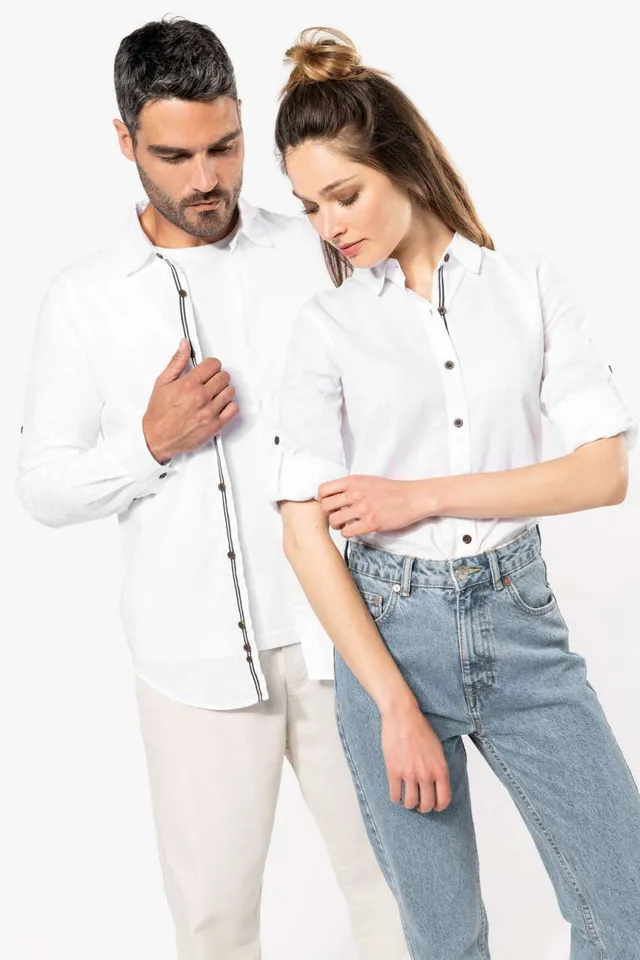 Kariban férfi hosszú ujjú Len és pamut ing (K588), modellen