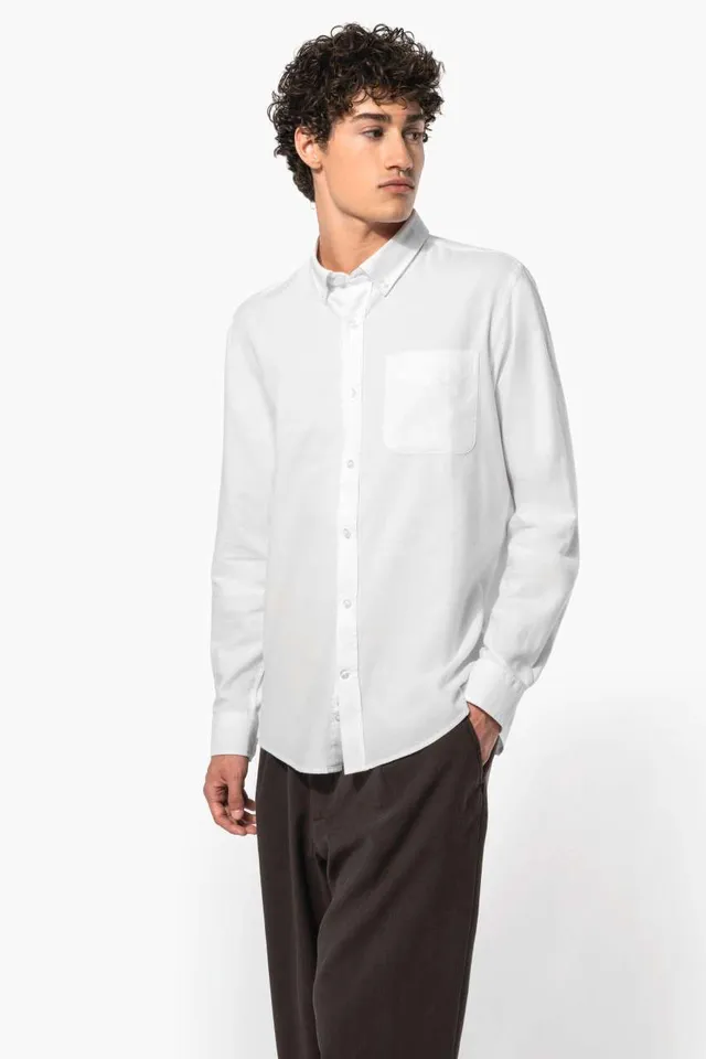 Kariban férfi hosszú ujjú Oxford ing (K516), modellen