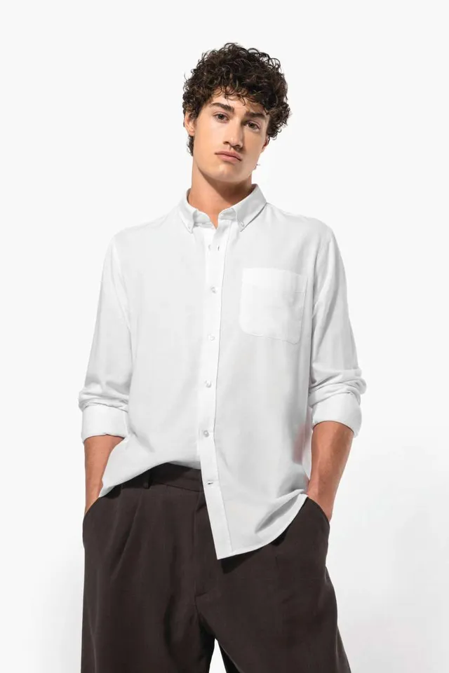 Kariban férfi hosszú ujjú oxford ing (K516), modellen
