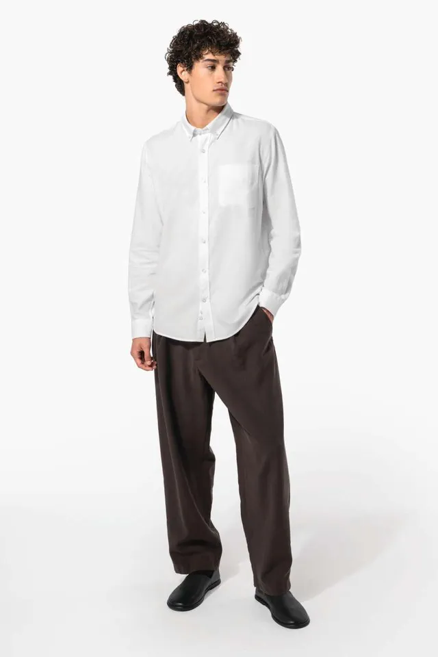 Kariban férfi hosszú ujjú oxford ing (K516), modellen